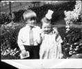 ave_0178 Faster Nete: Sikkert Else og Vilhelm fra onkel S�rens f�rste �gteskab. Han giftede sig med moster (Inger) Kathrine og havde allerede Else, Vilhelm og Henrik. Sammen fik de Ane Lisbeth, Frits og Ane Lisbets f�rste barnebarn.