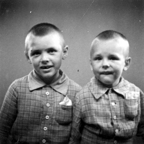 ave_0134 Fotoalbum tekst: Arne og L�ders 4 og 5 �r