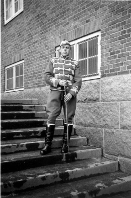 ave_0150 Gerts far som garderhusar