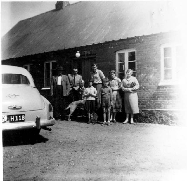 ave_0162 Far: Kusine-f�tter familie fra Jylland. De var meget g�stfri og kom p� bes�g under krigen.
