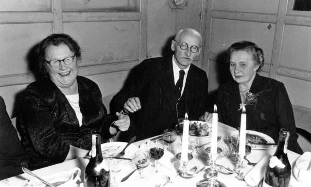 ave_0208 Estrid: Til h�jre for Frits sidder Astrid, Johannes? kone.