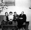ave_0163 Fra venstre: Gerts farmor, faster Agnete, farbror Aage og farfar Orla.