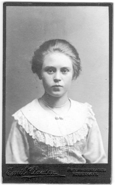 album1_03 Elvira Eliassen - Gift med Oluf. D�de ung.