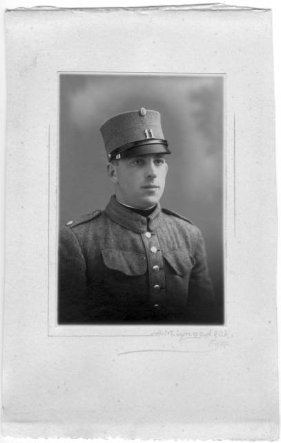 album2_14 F�tter S�ren som soldat i mellemkrigstiden (30'erne).