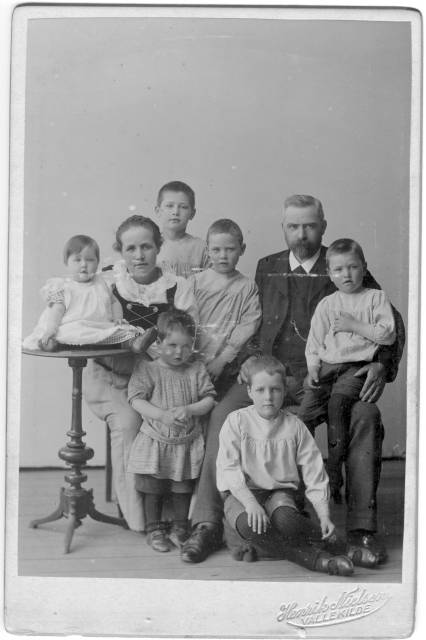 album2_16 Familien Sigrid Trier og Poul Hansen, forstanderpar p� Vallekilde h�jskole.